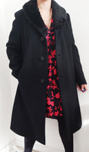 Charger l'image dans la galerie, Manteau Long col fourrure Pierre Sanville Luxe Pure Laine (Taille 44) - Le Petit Citron